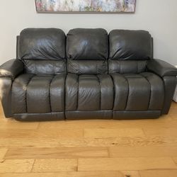 La-Z-Boy: Reclining Couch & Loveseat w console
