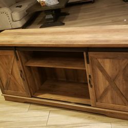 Tv Stand Excellent Condition 58" ×15"3/4 × 28" High 