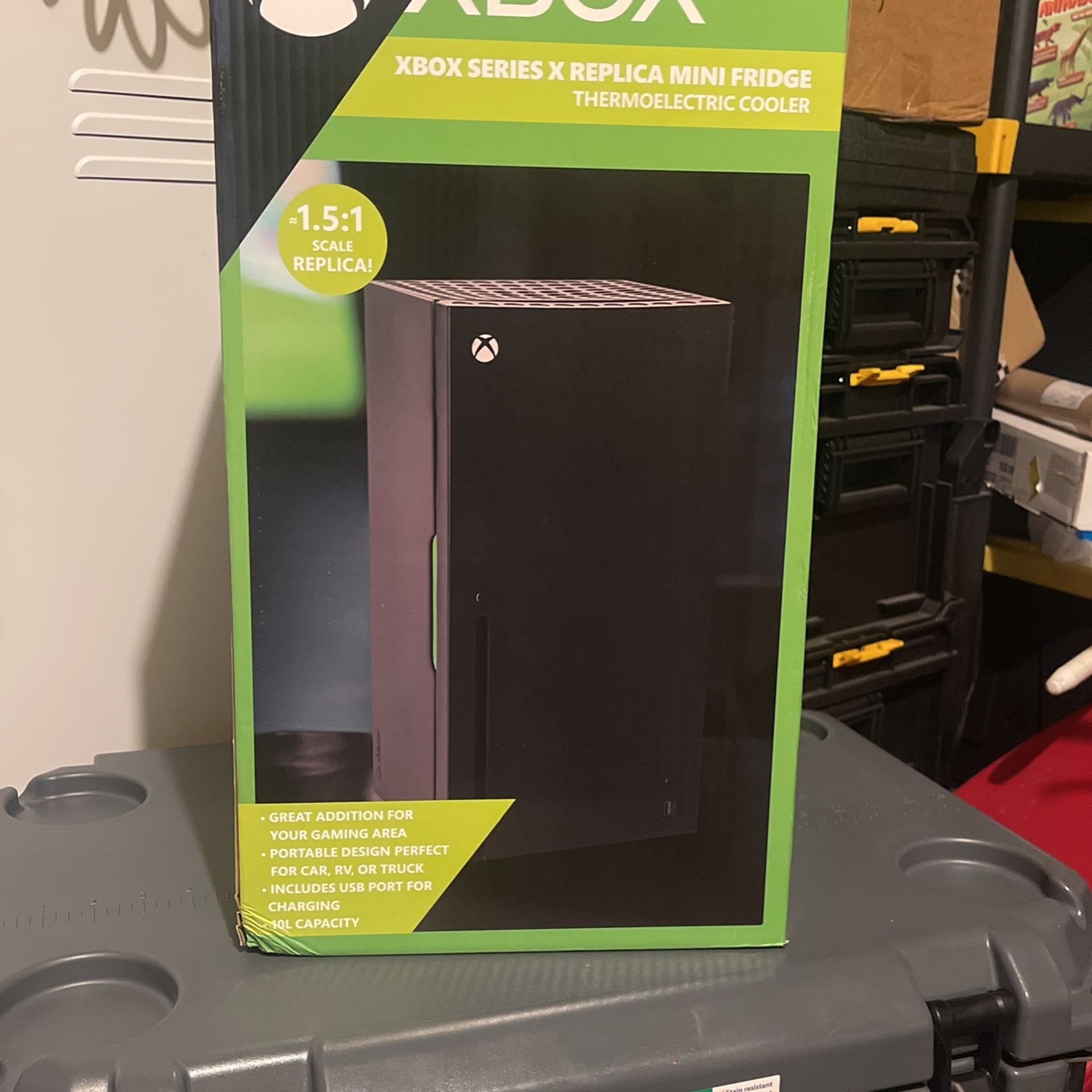 Xbox Series X Replica Mini Fridge Thermoelectric Cooler, 10 Liters