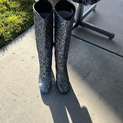 Brand New YOLO Size 8