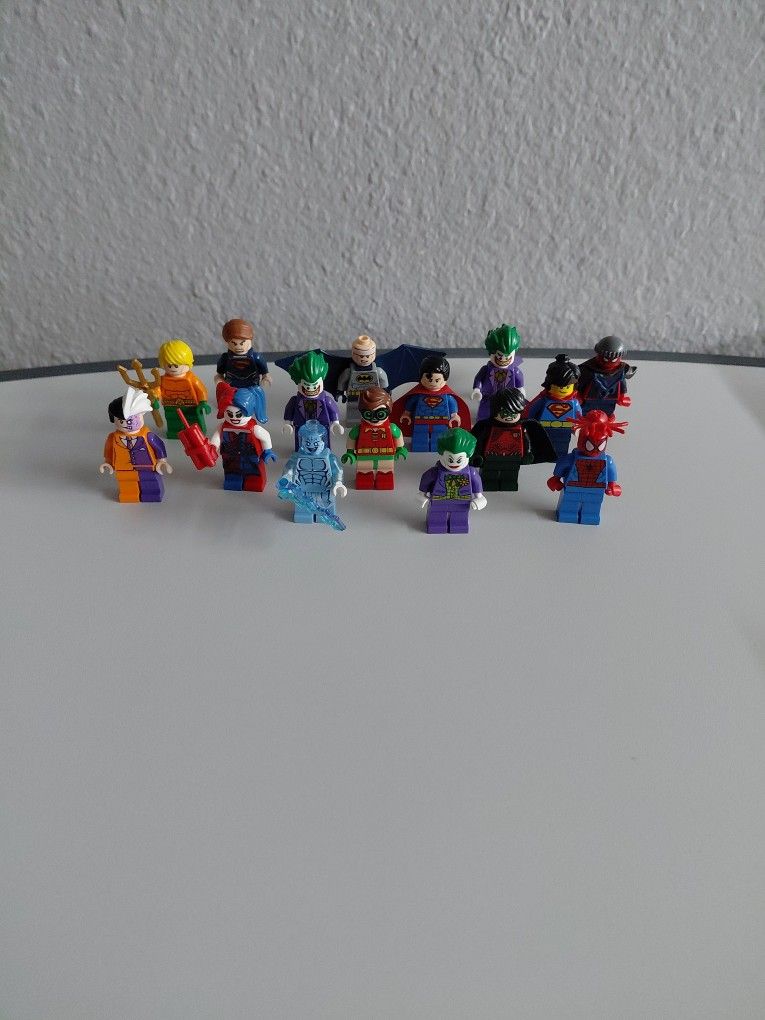 15 Lego DC Minifigures