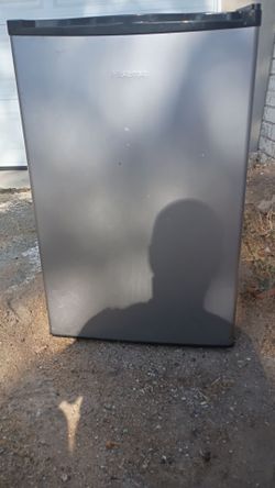 Excellent mini fridge