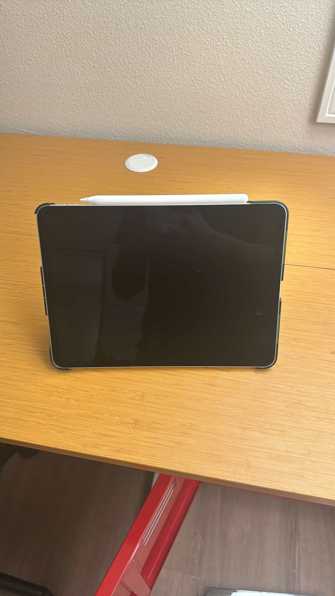 Apple iPad Pro 11" 3rd Gen 64GB Wi-Fi + Apple Pencil + Case