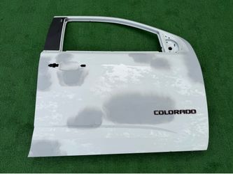 Chevrolet Colorado GMC Canyon Right Passenger Side Front Door Puerta Derecha Pasajera Delantera 2015 2016 2017 2018 2019 2020 2021 2022