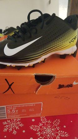 Nike football clicks 5.5y brand new