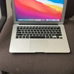 13” MacBook Air i5 Processor 256gb SSD 8gb Ram Come With Charger good Condition Year 2013 good Battery 