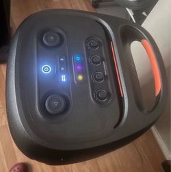 JBL PartyBox 720 - Only  one months of use!