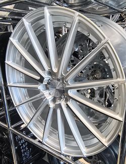 Big 22s for a massive upgrade! 🔥🛞 ​⚡ Size: 22" 💥 Bolt Pattern: 5x127 (5x5) 🚙 Ideal fitment: Jeep, Durango, GMC, and Chevy trucks/SUVs! ​📍 Phoenix