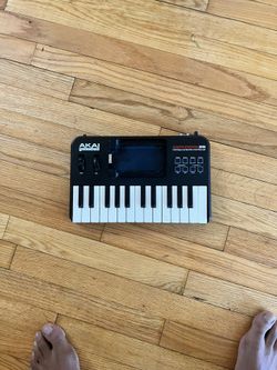 Akai SynthStation25