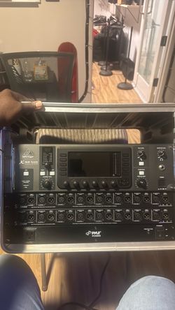 Behringer X32 Rack