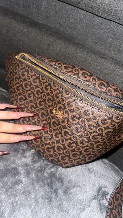 Guess pouch