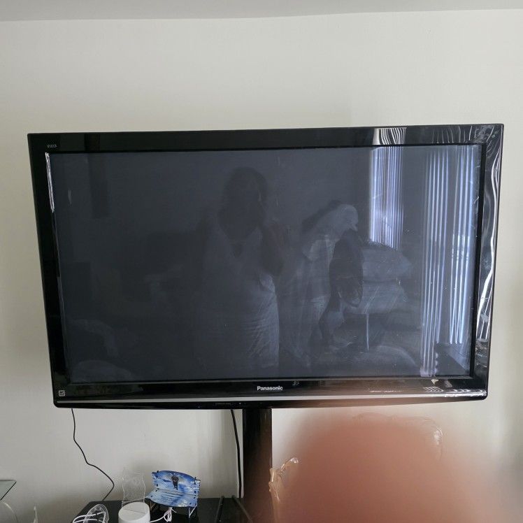 Free 55 Inch TV On TV Stand
