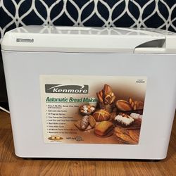 Automatic bread maker w/ manual includes recipes! Barely used! Pick Up Lakewood