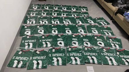 Selling Soccer Shirts/ Camisas De Futbol