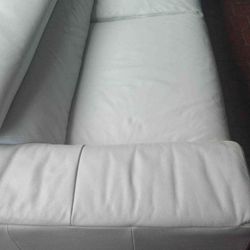 SECTIONAL GENUINE LEATHER IN L SHAPPE. DELIVERY SERVICE AVAILABLE 💥🚚💥🚚