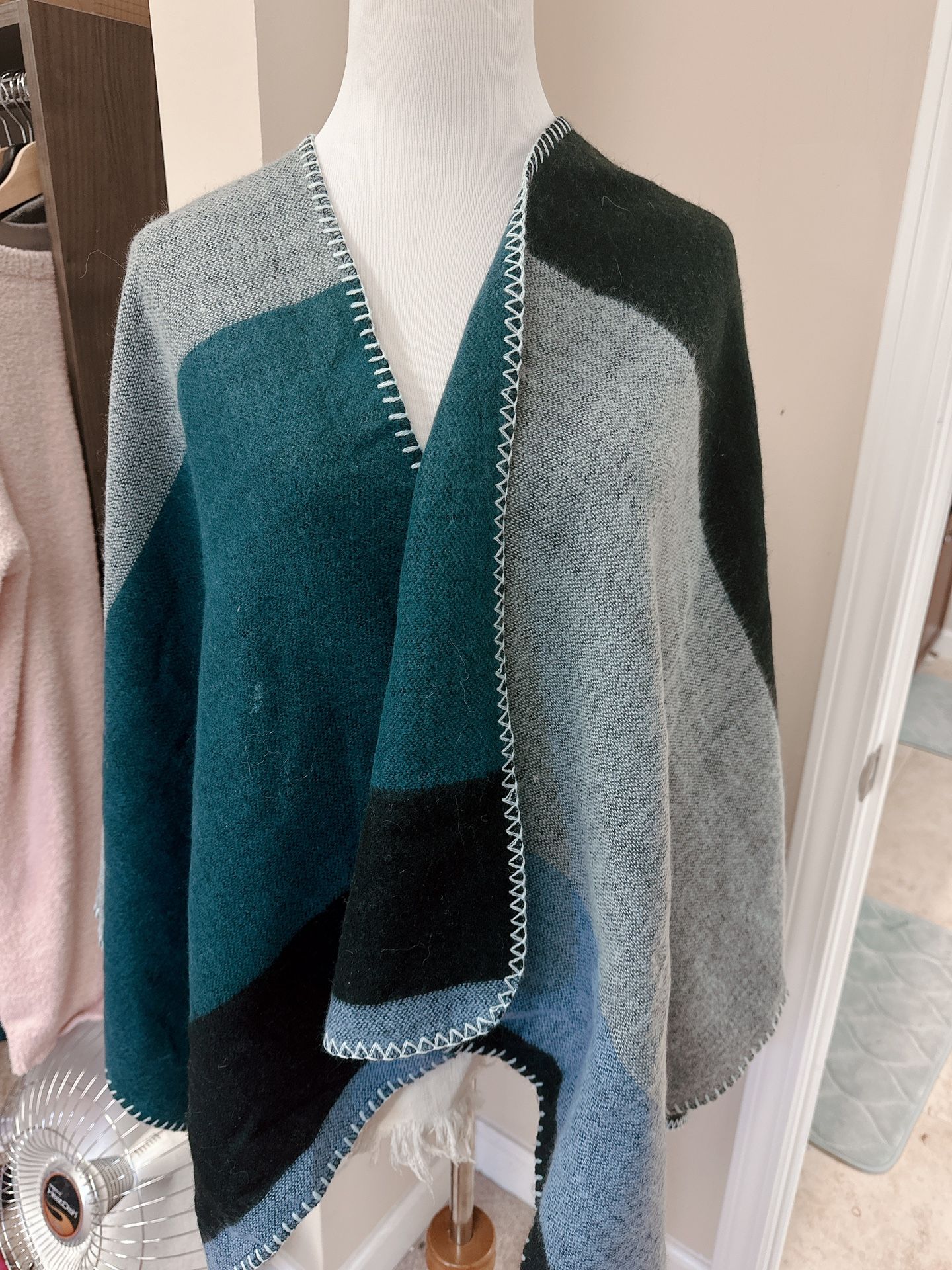 Francesca’s Color Block Poncho Wrap - One Size