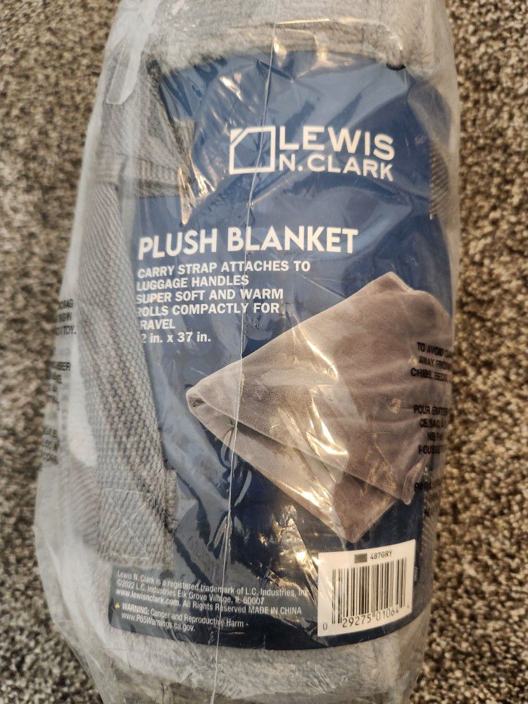 NEW Lewis N. Clark Plush Travel Blanket