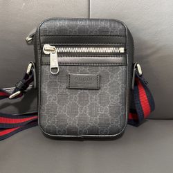Gucci supreme bag