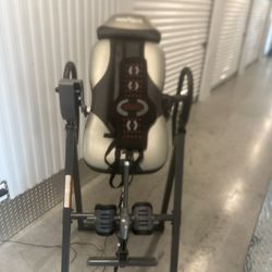 Innova ITM5900 Advanced Heat and Massage Inversion Therapy Table. Small tear on back edge see pics. Excellent condition location below  31705 Wesley C