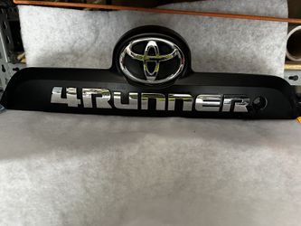 TOYOTA - Garnish, Back Door.