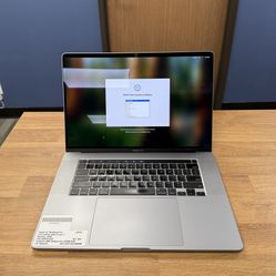 16 inch MacBook Pro Touchbar*2.6Ghz Intel 6 Core i7*500GB SSD*16GB RAM