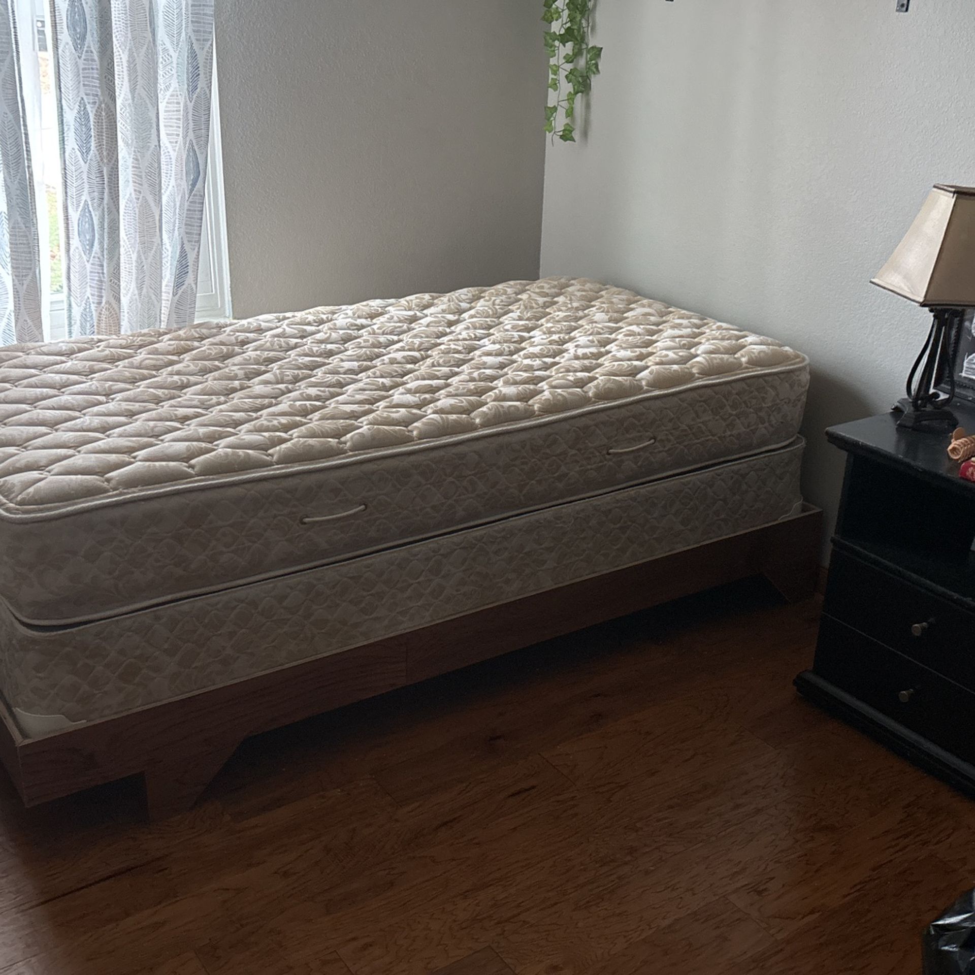 Twin Mattress And Bed Wood Bed frame