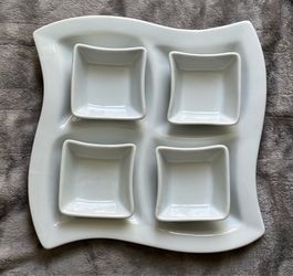 Pier 1 wavy white 5 piece serving set 10” divided plate + 4 sauce cups