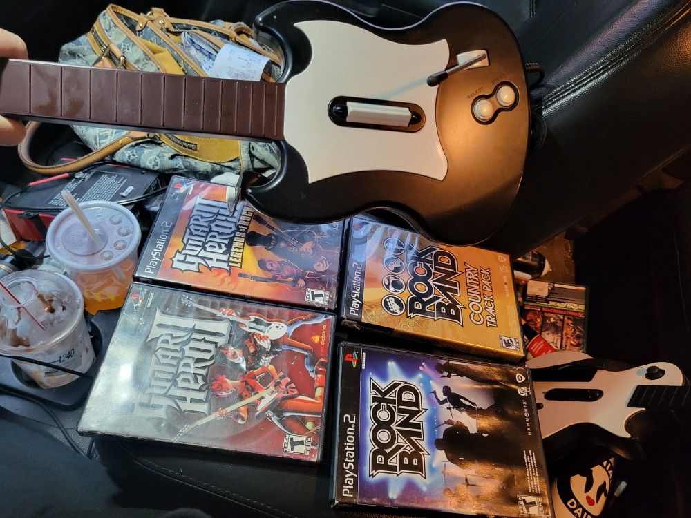 Playstation 2 guitar hero guitar and 4 games.
Working great