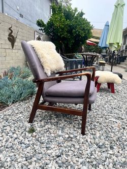 Mid-century style chair