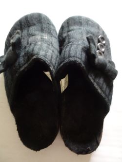 Shoes - Clogs - Woman Size 8 - Black - Cable Knit Design with Button and Bows