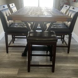 Dining table + Chairs