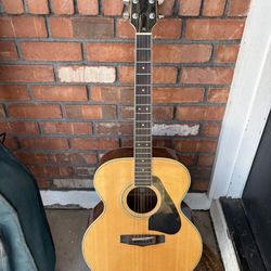 Yamaha Acoustic Guitar