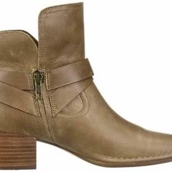 UGG Women's W Elysian Fashion Boot USA Size 7.5 Brown
