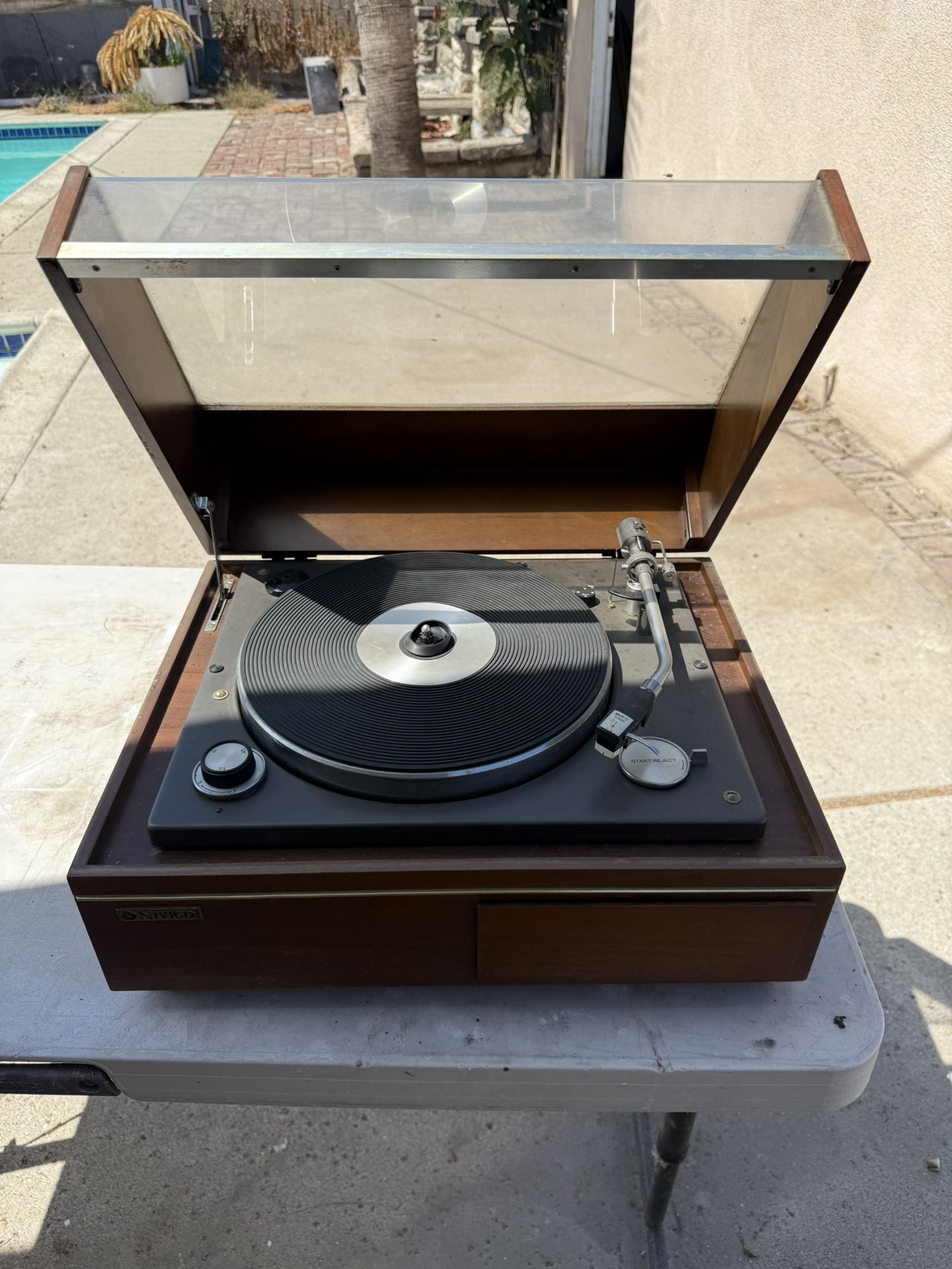 Novice SRP 471E Turntable With 50+ Records