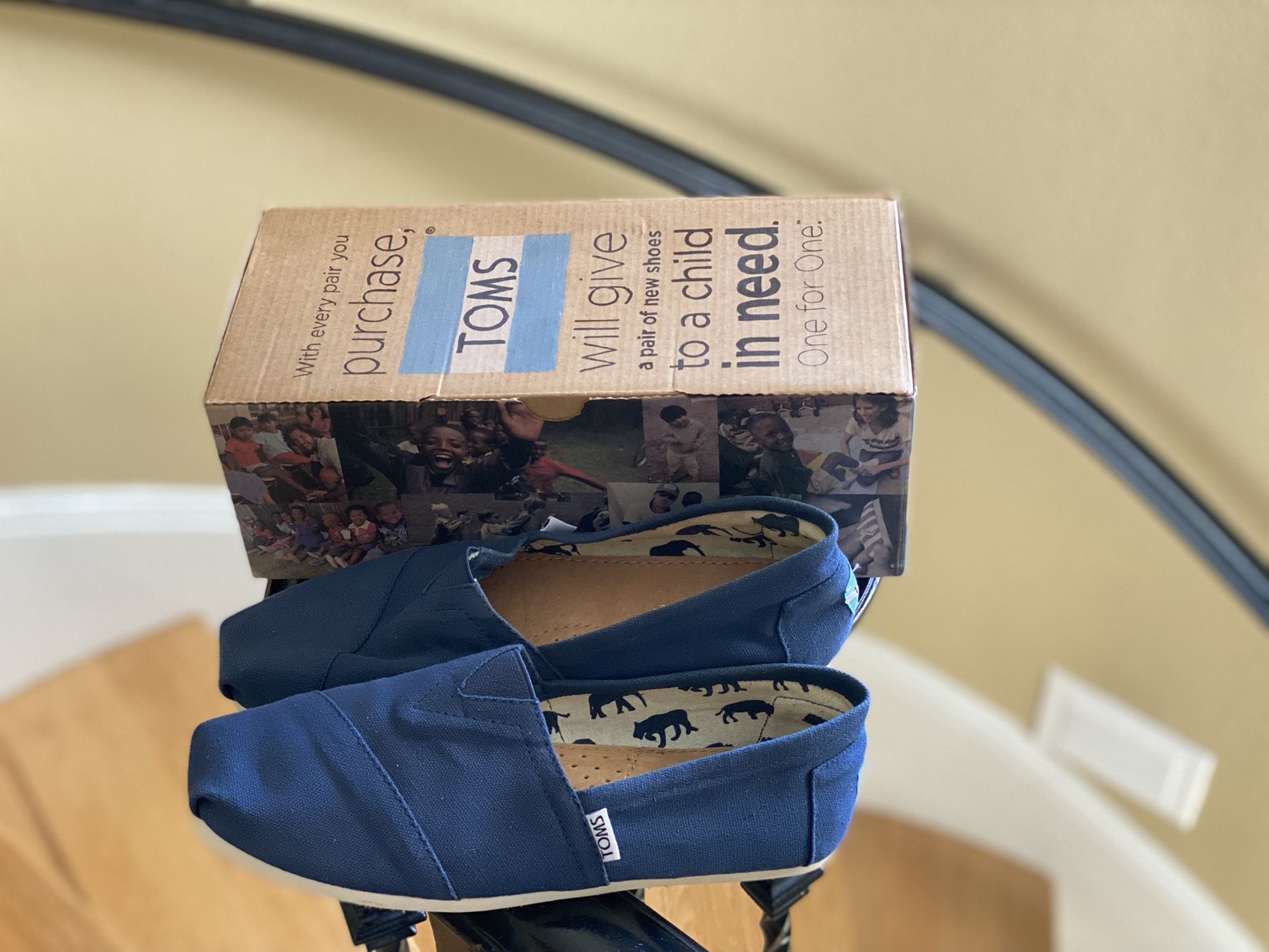 New TOMS Flats Size 8.5