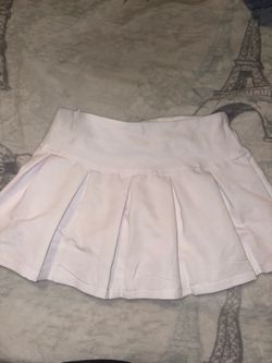white mini skirt !