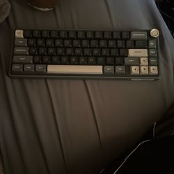 RK ROYAL CREAMY SWITCHES MINI KEYBOARD