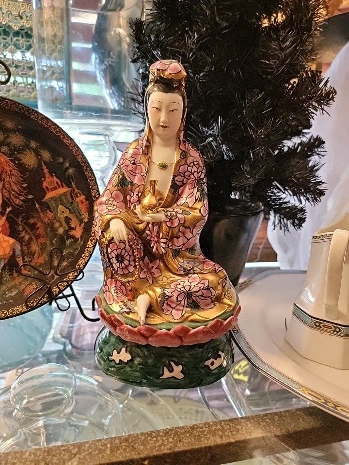 Antique Chinese Kwan-Yin Guanyin Porcelain Statue Lotus Gold