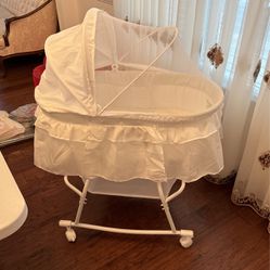 Baby Bassinet/ Rocker With Rent And Baby Diaper Storage 