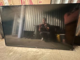 55’ TCL Roku Smart TV and Swivel Wall Mount