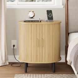 Round End Table with USB Charging Station & Storage Shelf – Solid Wood Side Table