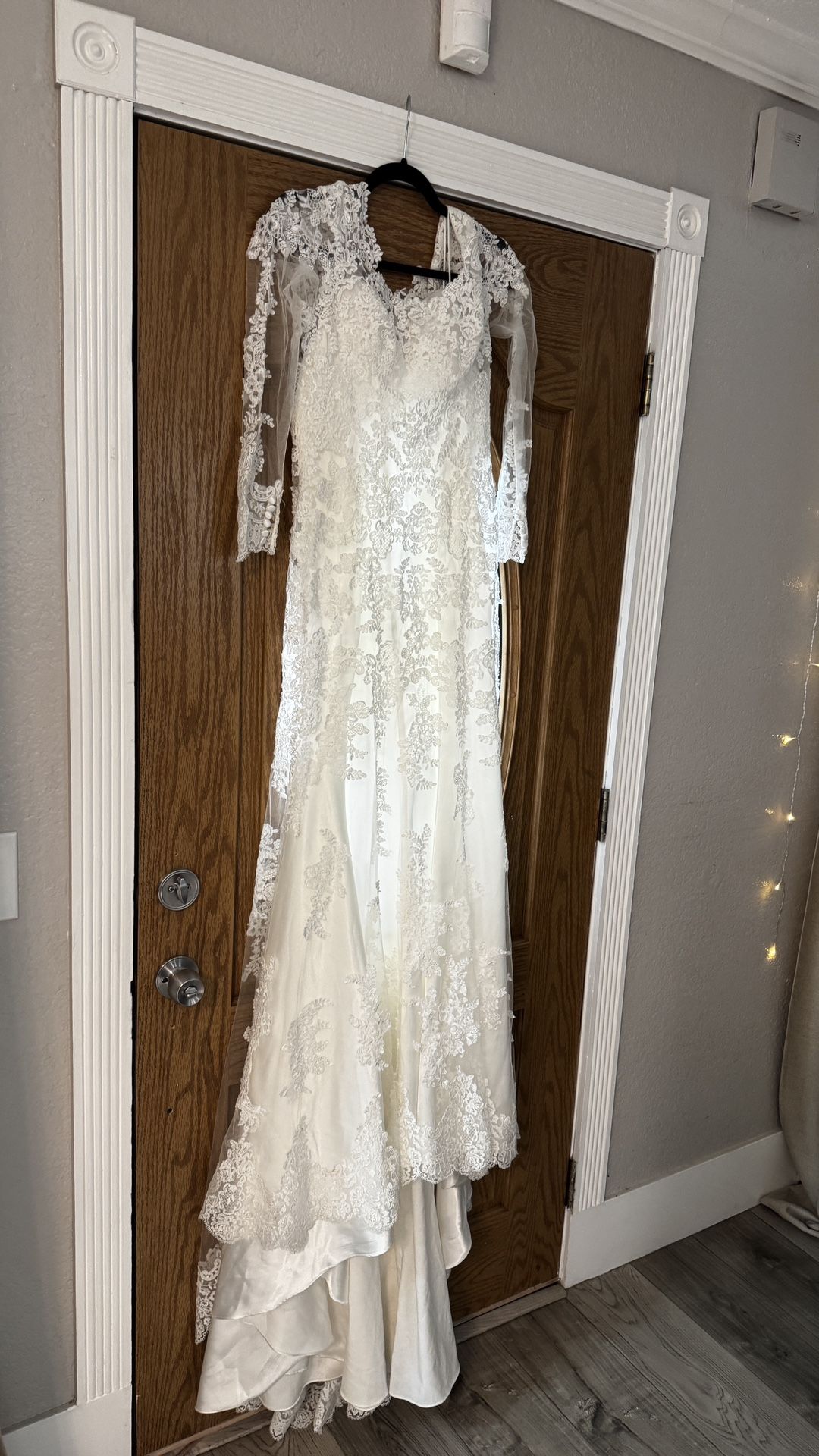 Wedding Dress Size 6   (M)