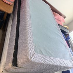 Spilt King size box spring. (2)38”*80”