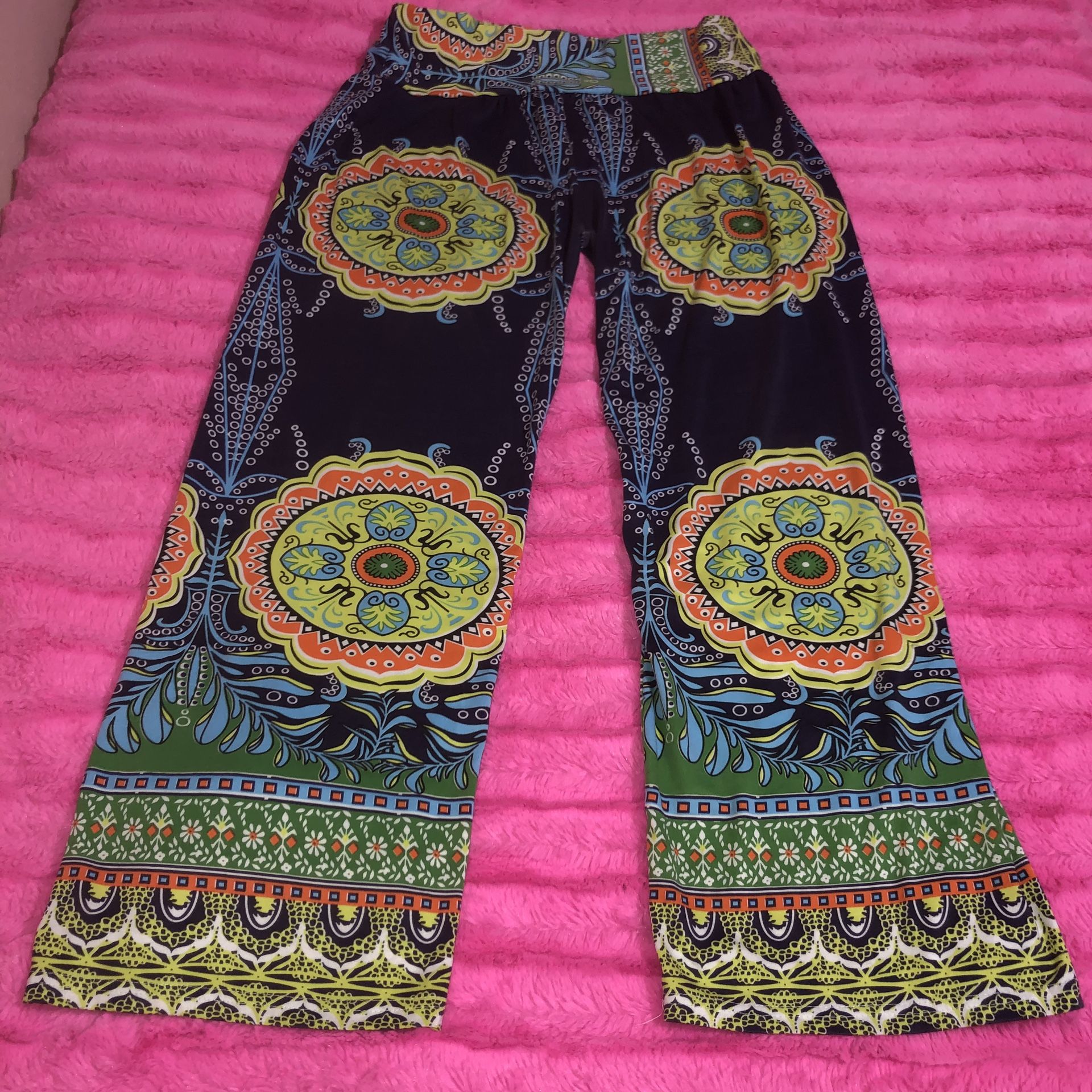 Women’s size LARGE Gamiss colorful pants. WAIST:26” LENGTH:34” LEG OPENING:9”
