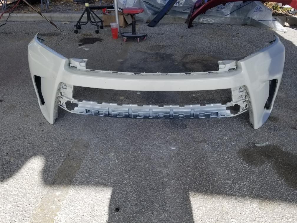 2019 Toyota Highlander front bumper