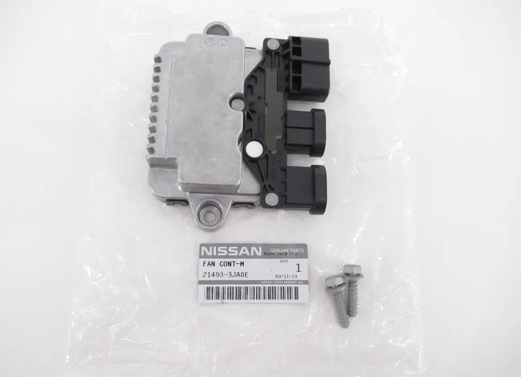 Genuine OEM Nissan Infiniti 21493-3JAOE Engine Cooling Fan Control Module