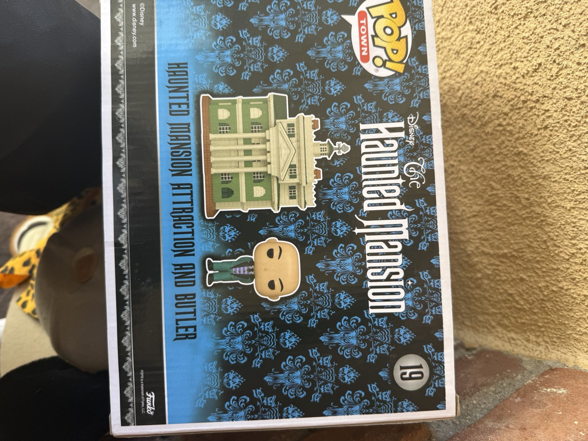 PoP! Town Funko Haunted Mansion Attraction & Butler #19 Disney