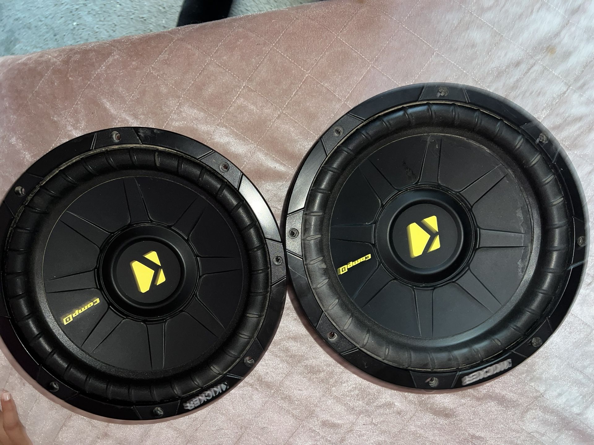 2 10”s Kickers Comp D 10”