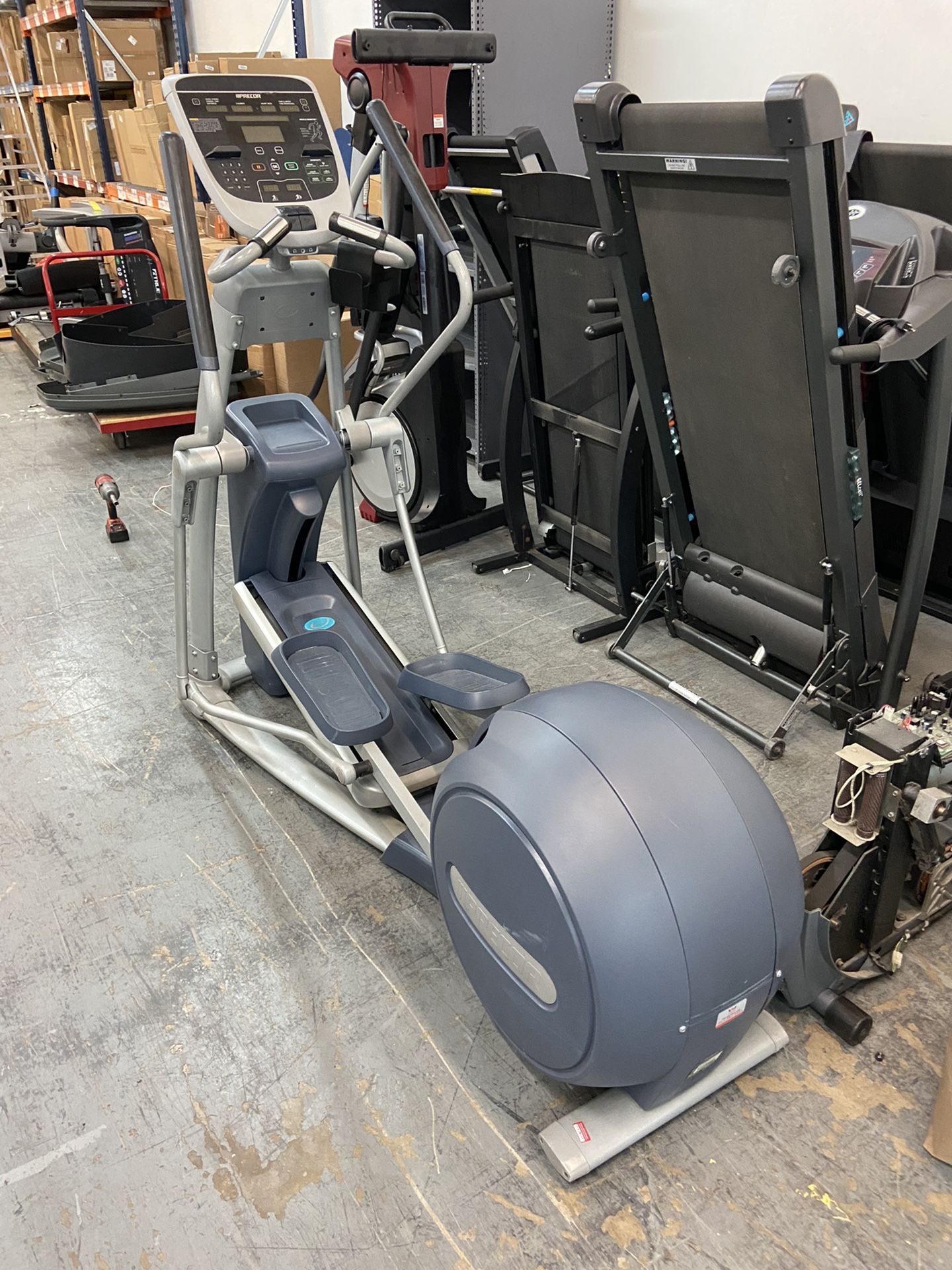 Precor EFX 835 Elliptical Cross Trainer