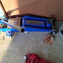 2 1/2 Ton Portable Jack $25.00